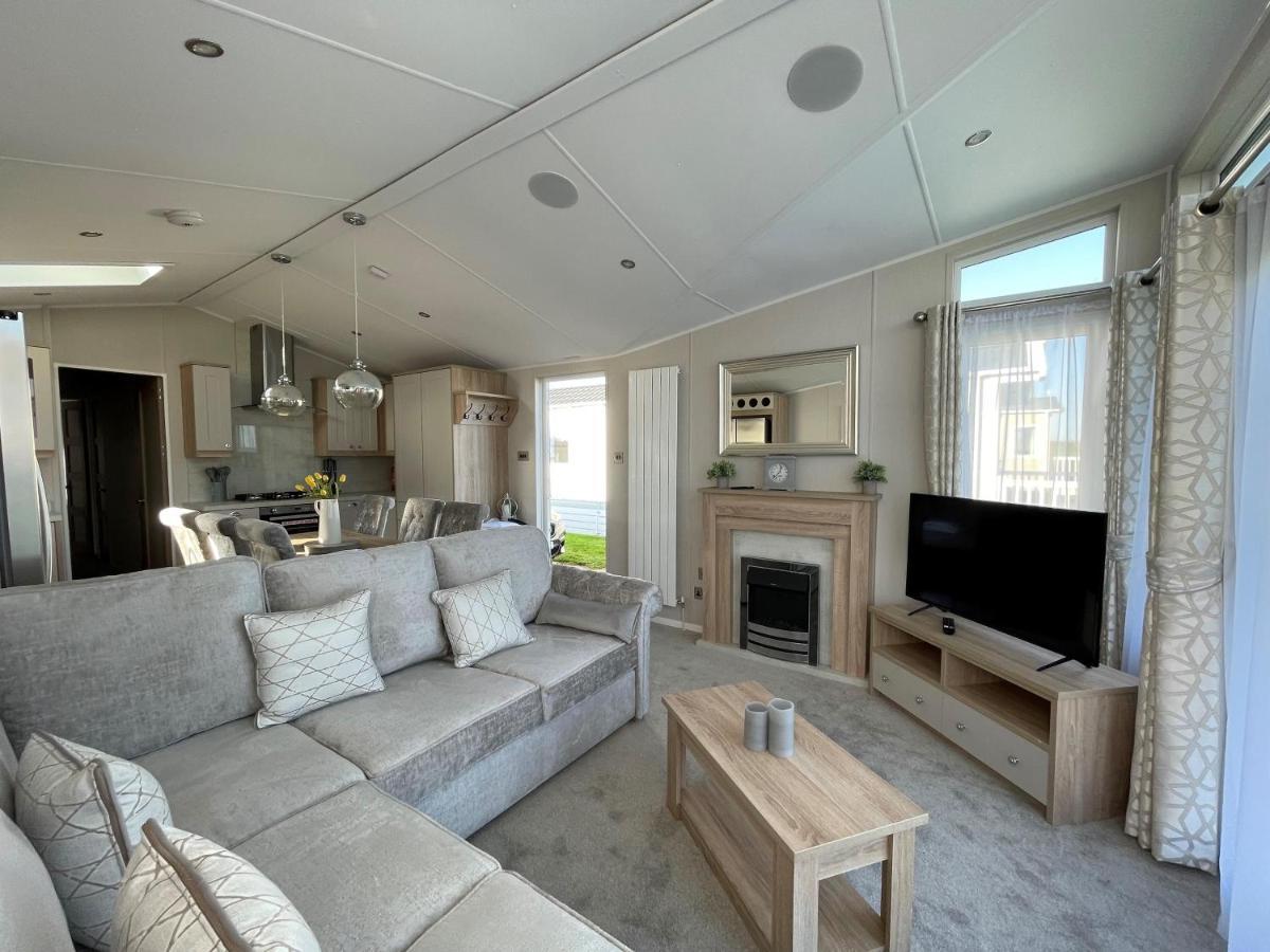 Beautiful Lodge With Full Sea Views At Broadland Sands In Suffolk Ref 20235Bs ホプトン・オン・シー エクステリア 写真