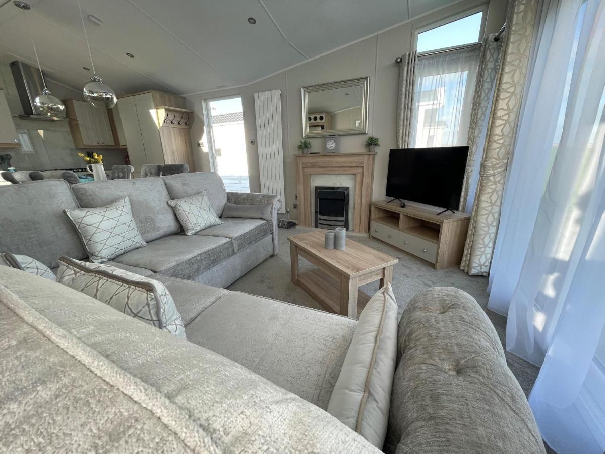 Beautiful Lodge With Full Sea Views At Broadland Sands In Suffolk Ref 20235Bs ホプトン・オン・シー エクステリア 写真