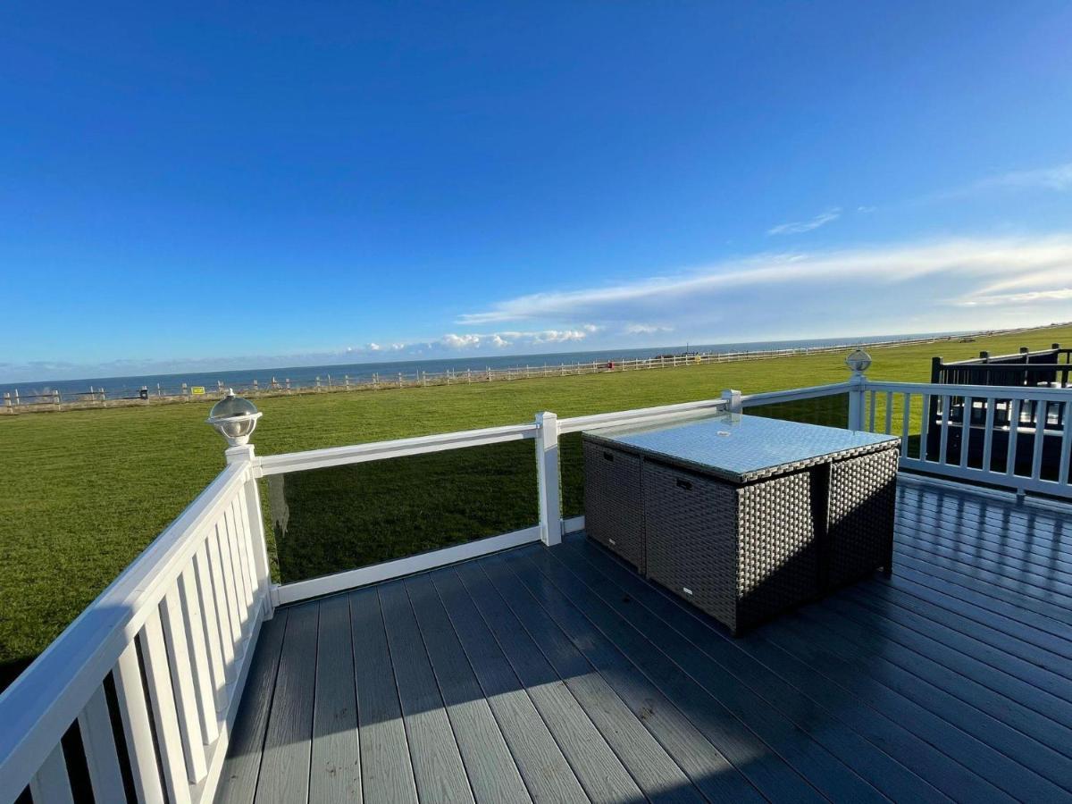 Beautiful Lodge With Full Sea Views At Broadland Sands In Suffolk Ref 20235Bs ホプトン・オン・シー エクステリア 写真