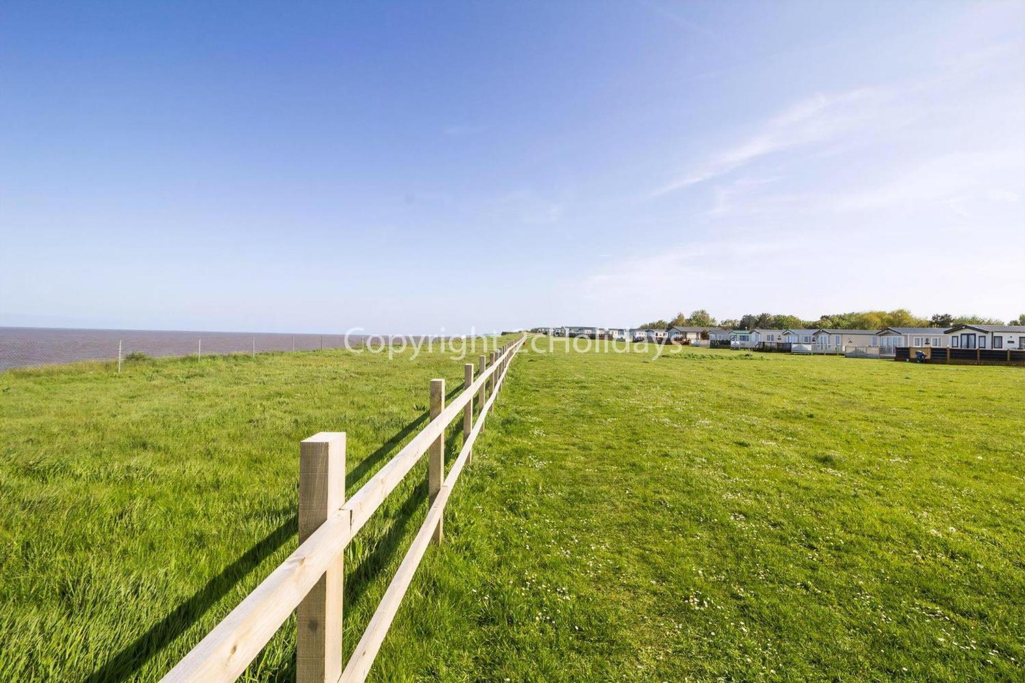 Beautiful Lodge With Full Sea Views At Broadland Sands In Suffolk Ref 20235Bs ホプトン・オン・シー エクステリア 写真