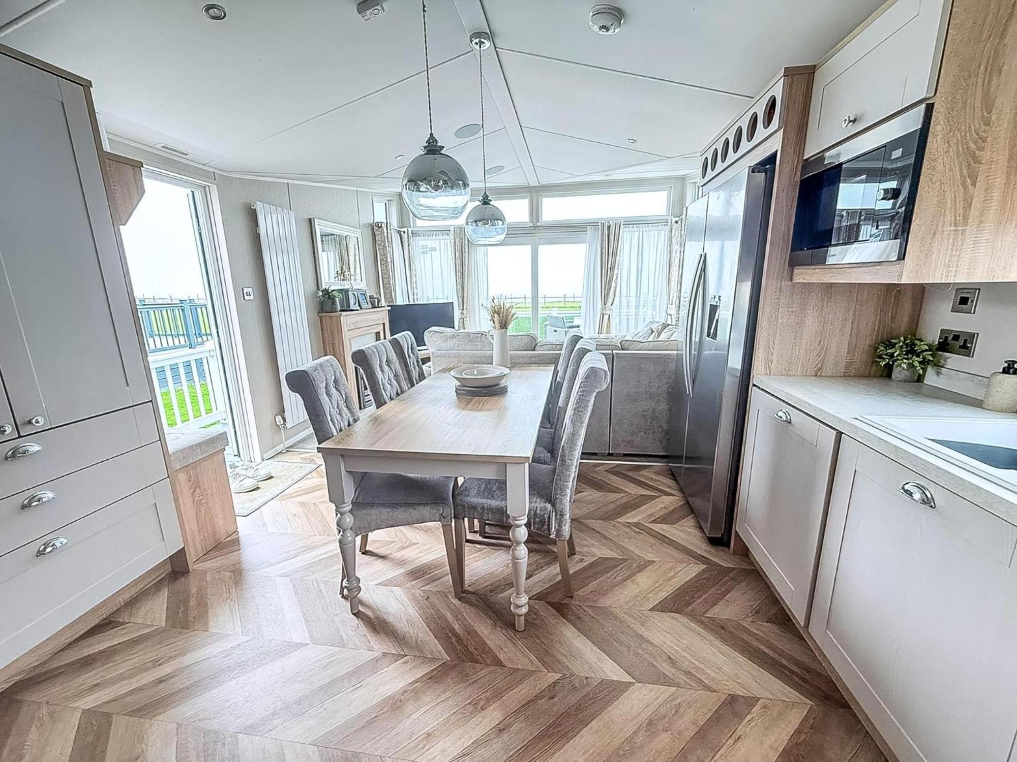 Beautiful Lodge With Full Sea Views At Broadland Sands In Suffolk Ref 20235Bs ホプトン・オン・シー エクステリア 写真