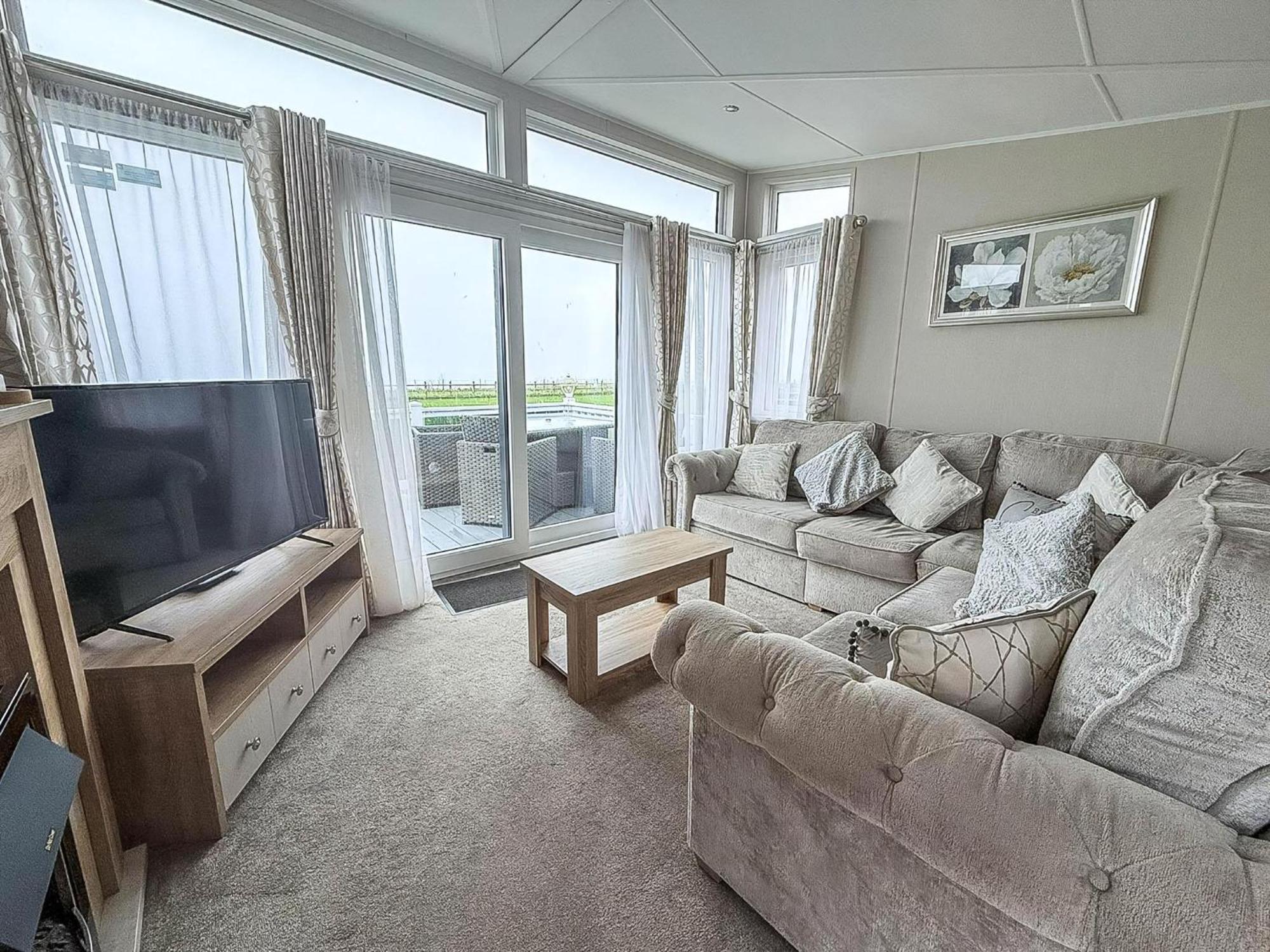 Beautiful Lodge With Full Sea Views At Broadland Sands In Suffolk Ref 20235Bs ホプトン・オン・シー エクステリア 写真