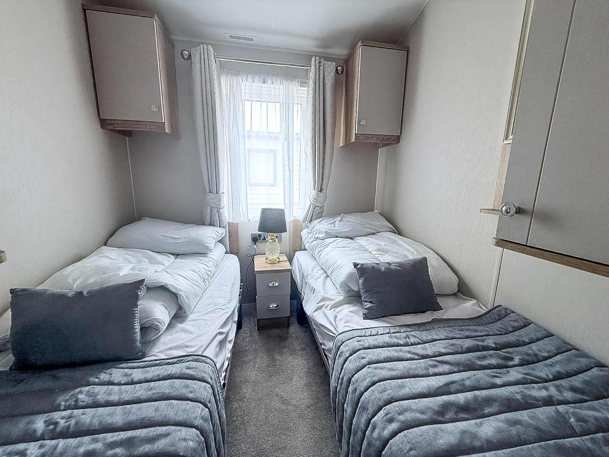 Beautiful Lodge With Full Sea Views At Broadland Sands In Suffolk Ref 20235Bs ホプトン・オン・シー エクステリア 写真