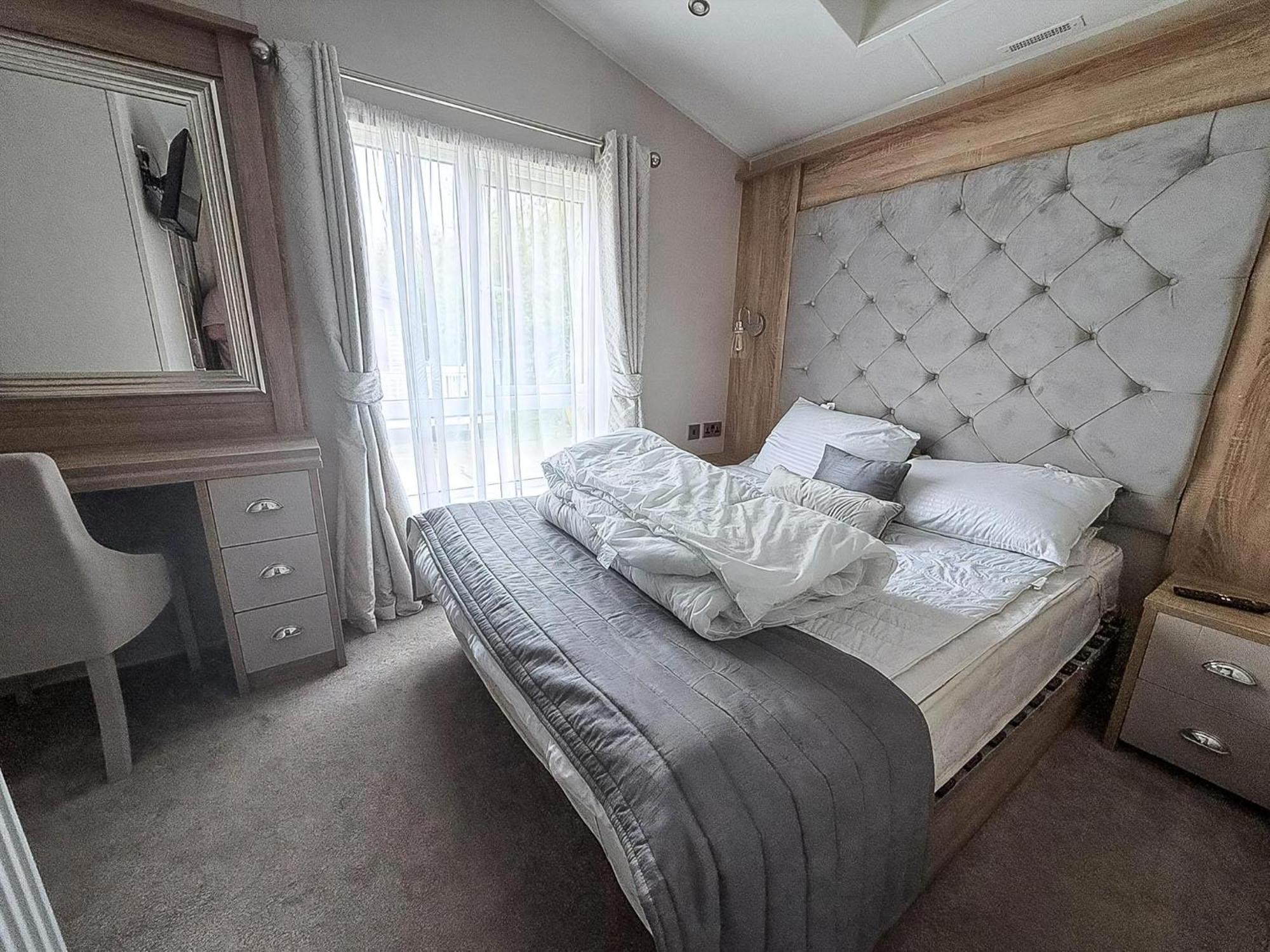 Beautiful Lodge With Full Sea Views At Broadland Sands In Suffolk Ref 20235Bs ホプトン・オン・シー エクステリア 写真