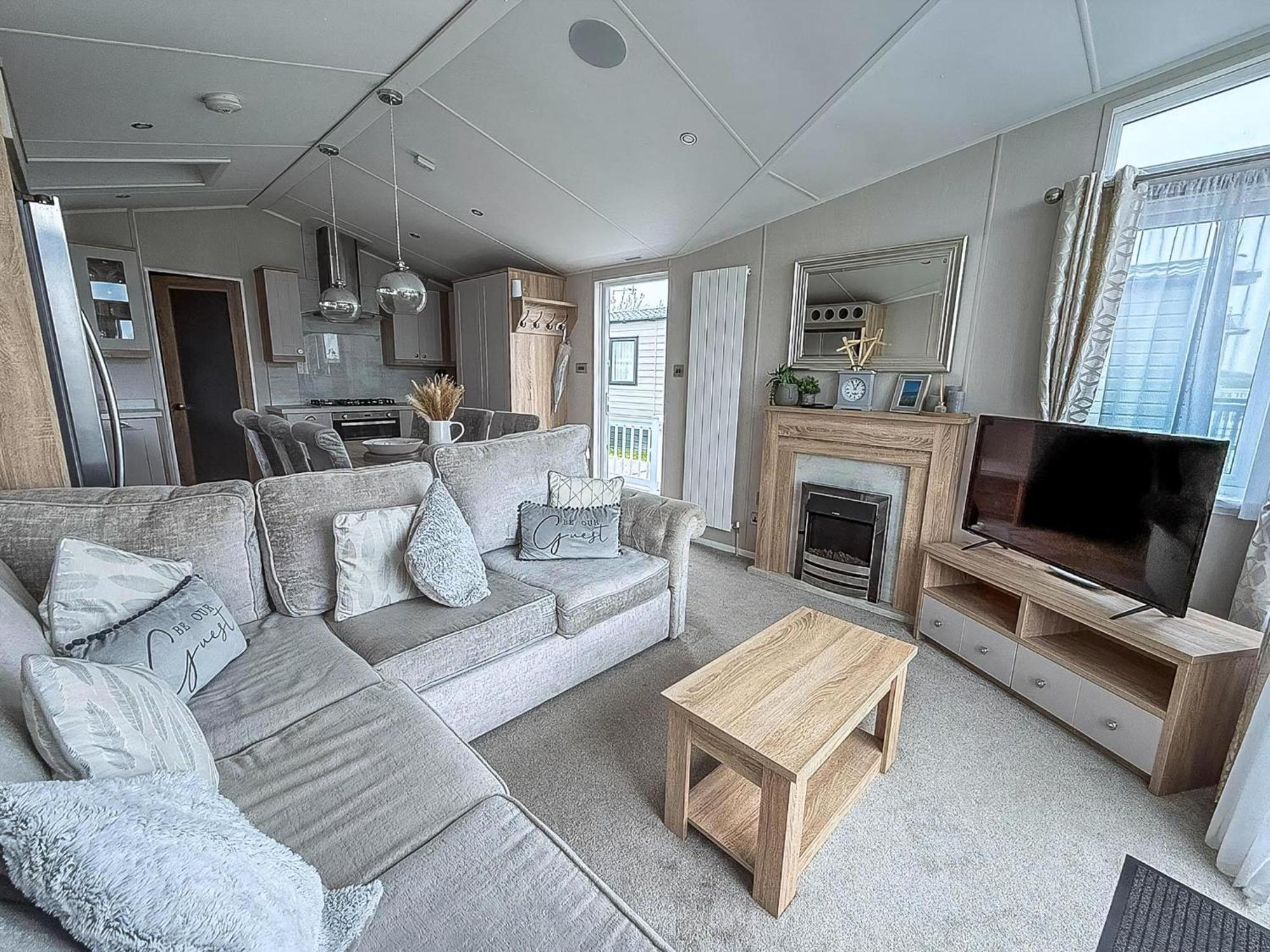 Beautiful Lodge With Full Sea Views At Broadland Sands In Suffolk Ref 20235Bs ホプトン・オン・シー エクステリア 写真